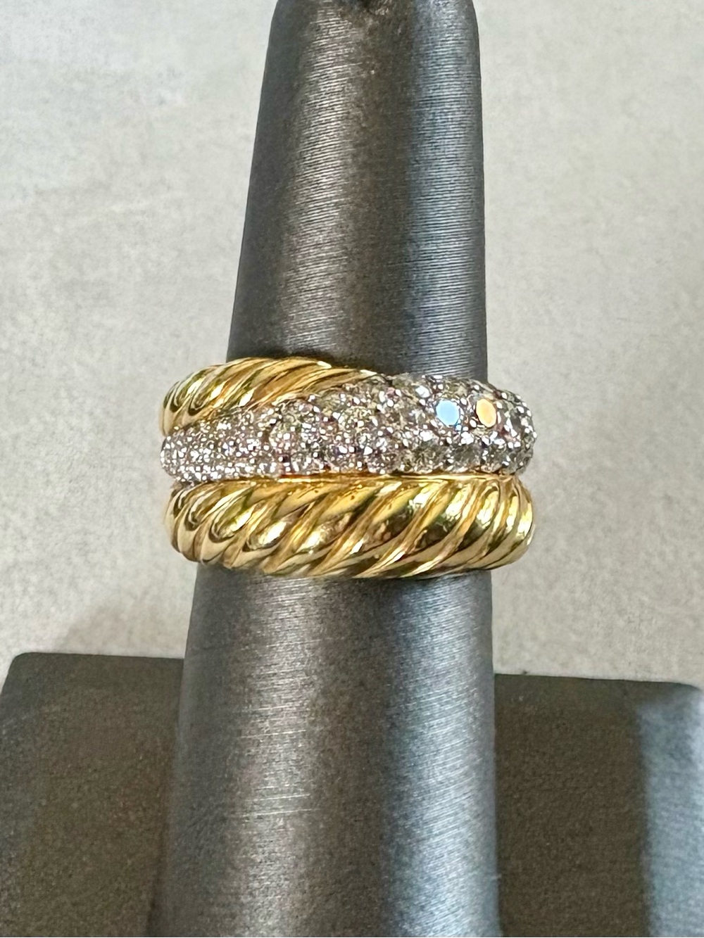 David Yurman 18K Gold Band Ring with Pavé Diamond - Picture 4 of 13
